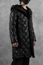 画像をギャラリービューアに読み込む, ISAMU KATAYAMA BACKLASH HOODED DOWN COAT / KANGAROO + POLISH WHITE GOOSE (BLACK)