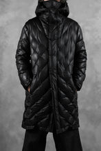画像をギャラリービューアに読み込む, ISAMU KATAYAMA BACKLASH HOODED DOWN COAT / KANGAROO + POLISH WHITE GOOSE (BLACK)