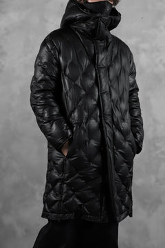 画像をギャラリービューアに読み込む, ISAMU KATAYAMA BACKLASH HOODED DOWN COAT / KANGAROO + POLISH WHITE GOOSE (BLACK)