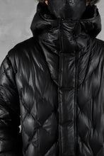 画像をギャラリービューアに読み込む, ISAMU KATAYAMA BACKLASH HOODED DOWN COAT / KANGAROO + POLISH WHITE GOOSE (BLACK)