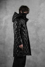 画像をギャラリービューアに読み込む, ISAMU KATAYAMA BACKLASH HOODED DOWN COAT / KANGAROO + POLISH WHITE GOOSE (BLACK)
