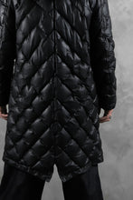 画像をギャラリービューアに読み込む, ISAMU KATAYAMA BACKLASH HOODED DOWN COAT / KANGAROO + POLISH WHITE GOOSE (BLACK)