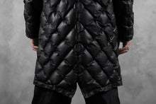 画像をギャラリービューアに読み込む, ISAMU KATAYAMA BACKLASH HOODED DOWN COAT / KANGAROO + POLISH WHITE GOOSE (BLACK)