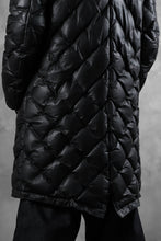 画像をギャラリービューアに読み込む, ISAMU KATAYAMA BACKLASH HOODED DOWN COAT / KANGAROO + POLISH WHITE GOOSE (BLACK)