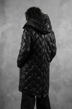 画像をギャラリービューアに読み込む, ISAMU KATAYAMA BACKLASH HOODED DOWN COAT / KANGAROO + POLISH WHITE GOOSE (BLACK)