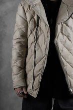 画像をギャラリービューアに読み込む, ISAMU KATAYAMA BACKLASH HOODED DOWN JACKET / WAXY KANGAROO + POLISH WHITE GOOSE (WHITE)