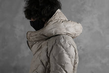 画像をギャラリービューアに読み込む, ISAMU KATAYAMA BACKLASH HOODED DOWN JACKET / WAXY KANGAROO + POLISH WHITE GOOSE (WHITE)