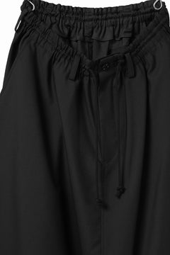 Load image into Gallery viewer, Y's BANG ON! No.9 SAROUEL WOOL TROPICAL PANTS (BLACK)