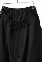 Load image into Gallery viewer, Y's BANG ON! No.9 SAROUEL WOOL TROPICAL PANTS (BLACK)
