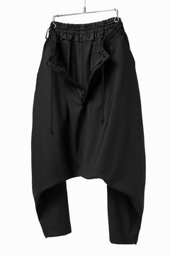 Load image into Gallery viewer, Y's BANG ON! No.9 SAROUEL WOOL TROPICAL PANTS (BLACK)