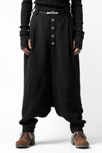 画像をギャラリービューアに読み込む, SOSNOVSKA exclusive KNEE ELLIPSED PANTS (BLACK)