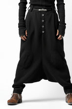画像をギャラリービューアに読み込む, SOSNOVSKA exclusive KNEE ELLIPSED PANTS (BLACK)