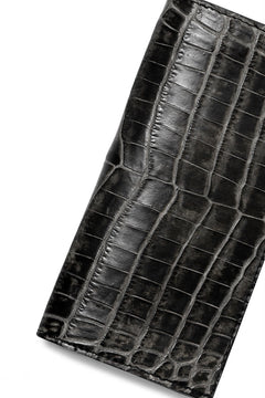Load image into Gallery viewer, ISAMU KATAYAMA BACKLASH CROCODILE LONG WALLET / (SUMI DYED GREY)