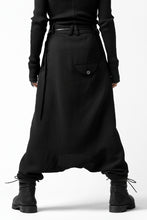 画像をギャラリービューアに読み込む, SOSNOVSKA exclusive KNEE ELLIPSED PANTS (BLACK)