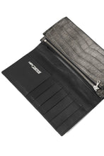 Load image into Gallery viewer, ISAMU KATAYAMA BACKLASH CROCODILE LONG WALLET / (SUMI DYED GREY)