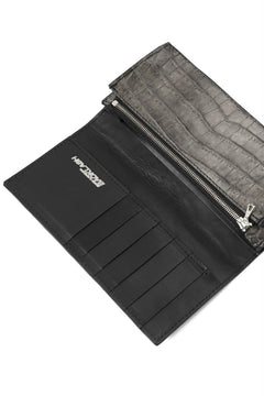 Load image into Gallery viewer, ISAMU KATAYAMA BACKLASH CROCODILE LONG WALLET / (SUMI DYED GREY)