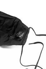 画像をギャラリービューアに読み込む, masnada LEATHER MASK / PELLE DI PECORA VEGETALE (BLACK)