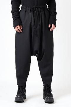 Load image into Gallery viewer, Y's BANG ON! No.9 SAROUEL WOOL TROPICAL PANTS (BLACK)