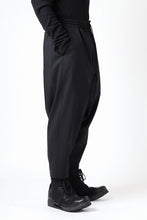 Load image into Gallery viewer, Y's BANG ON! No.9 SAROUEL WOOL TROPICAL PANTS (BLACK)