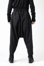 Load image into Gallery viewer, Y's BANG ON! No.9 SAROUEL WOOL TROPICAL PANTS (BLACK)
