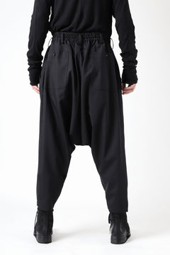 Load image into Gallery viewer, Y's BANG ON! No.9 SAROUEL WOOL TROPICAL PANTS (BLACK)