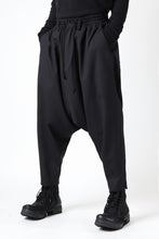 Load image into Gallery viewer, Y's BANG ON! No.9 SAROUEL WOOL TROPICAL PANTS (BLACK)
