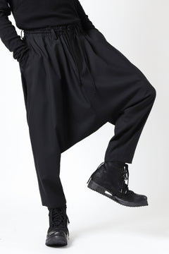 Load image into Gallery viewer, Y's BANG ON! No.9 SAROUEL WOOL TROPICAL PANTS (BLACK)