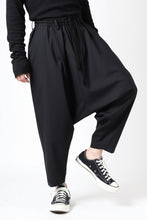 Load image into Gallery viewer, Y's BANG ON! No.9 SAROUEL WOOL TROPICAL PANTS (BLACK)