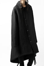 画像をギャラリービューアに読み込む, SOSNOVSKA REVERSIBLE UNINHIBITED RAIN COAT UREAN (BLACK)