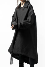 画像をギャラリービューアに読み込む, SOSNOVSKA REVERSIBLE UNINHIBITED RAIN COAT UREAN (BLACK)