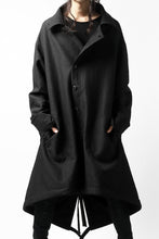 画像をギャラリービューアに読み込む, SOSNOVSKA REVERSIBLE UNINHIBITED RAIN COAT UREAN (BLACK)