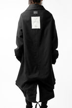 画像をギャラリービューアに読み込む, SOSNOVSKA REVERSIBLE UNINHIBITED RAIN COAT UREAN (BLACK)