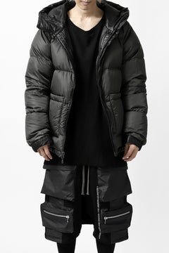 Load image into Gallery viewer, ISAMU KATAYAMA BACKLASH xx NANGA REVERSIBLE AURORA DOWN JACKET / KANGAROO + NYLON x POLISH WHITE GOOSE (BLACK x GREY)