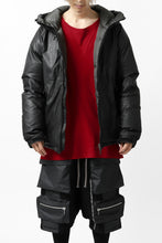 Load image into Gallery viewer, ISAMU KATAYAMA BACKLASH xx NANGA REVERSIBLE AURORA DOWN JACKET / KANGAROO + NYLON x POLISH WHITE GOOSE (BLACK x GREY)