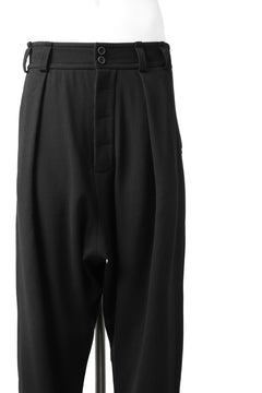 画像をギャラリービューアに読み込む, SOSNOVSKA RESTRAINED CUTED PANTS (BLACK)