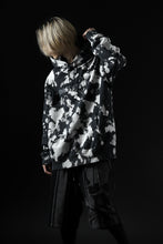 Load image into Gallery viewer, mastermind JAPAN SWEAT HOODIE / BLEACH & TIE DYE (BLACK x WHITE)
