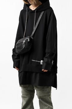 Load image into Gallery viewer, ISAMU KATAYAMA BACKLASH STRAP ZIP BAG / MONOCHROME LUXURY STEER (BLACK)