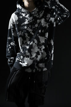 Load image into Gallery viewer, mastermind JAPAN SWEAT HOODIE / BLEACH & TIE DYE (BLACK x WHITE)
