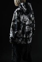 Load image into Gallery viewer, mastermind JAPAN SWEAT HOODIE / BLEACH & TIE DYE (BLACK x WHITE)