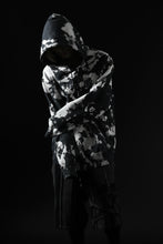 Load image into Gallery viewer, mastermind JAPAN SWEAT HOODIE / BLEACH & TIE DYE (BLACK x WHITE)