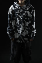 Load image into Gallery viewer, mastermind JAPAN SWEAT HOODIE / BLEACH & TIE DYE (BLACK x WHITE)