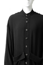 画像をギャラリービューアに読み込む, SOSNOVSKA FLYING DOWN SHIRT COAT (BLACK)