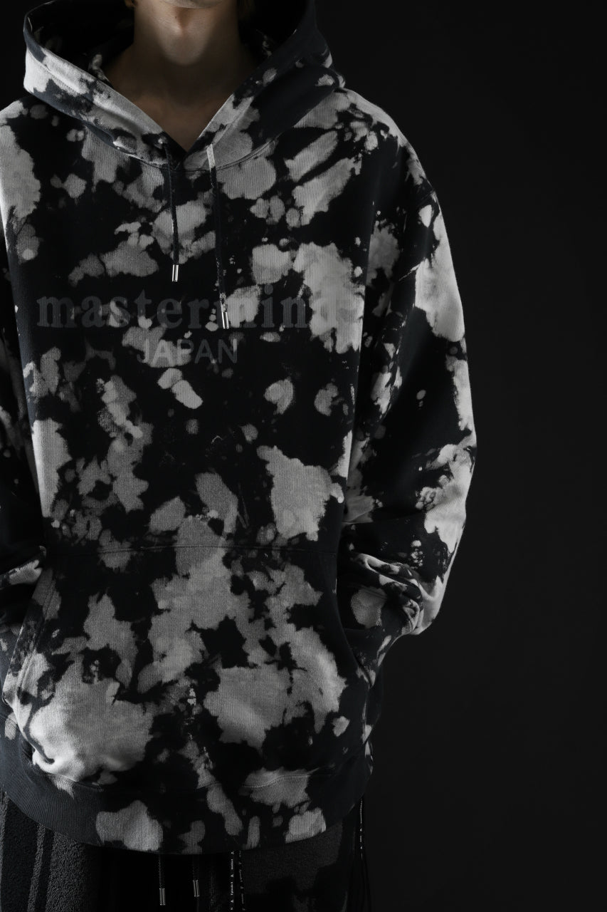 Load image into Gallery viewer, mastermind JAPAN SWEAT HOODIE / BLEACH & TIE DYE (BLACK x WHITE)