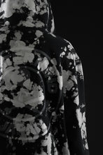Load image into Gallery viewer, mastermind JAPAN SWEAT HOODIE / BLEACH & TIE DYE (BLACK x WHITE)