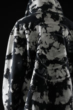 Load image into Gallery viewer, mastermind JAPAN SWEAT HOODIE / BLEACH & TIE DYE (BLACK x WHITE)
