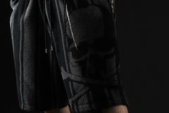 画像をギャラリービューアに読み込む, mastermind JAPAN STRIPED SHORT PANTS / PILE JERSEY (BLACK x GREY)