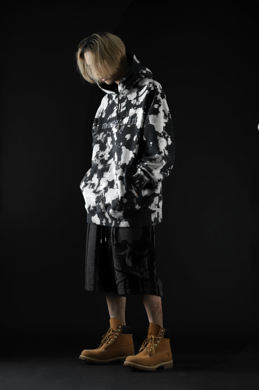 Load image into Gallery viewer, mastermind JAPAN SWEAT HOODIE / BLEACH & TIE DYE (BLACK x WHITE)