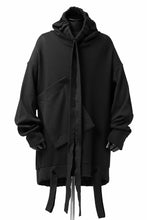画像をギャラリービューアに読み込む, SOSNOVSKA exclusive SHIFTED POCKET SWEATER (BLACK)