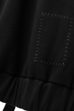画像をギャラリービューアに読み込む, SOSNOVSKA exclusive SHIFTED POCKET SWEATER (BLACK)