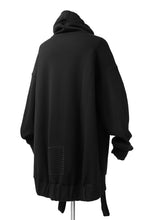 画像をギャラリービューアに読み込む, SOSNOVSKA exclusive SHIFTED POCKET SWEATER (BLACK)